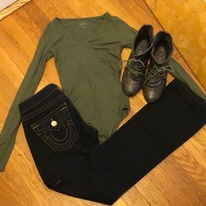 Long sleeve army green bodysuit 🥑